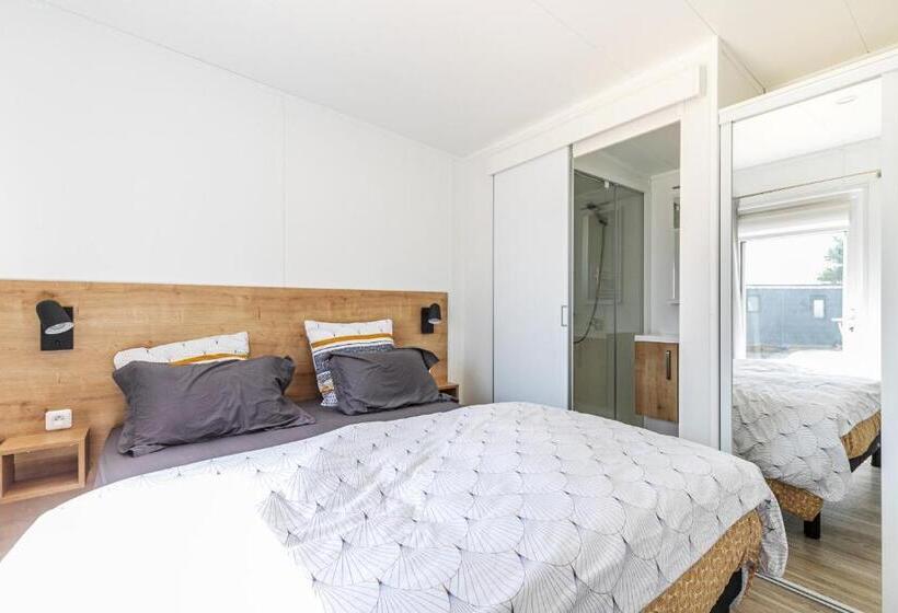 Vacances A 6 Dans Un Domaine Avec Piscine Chauffee