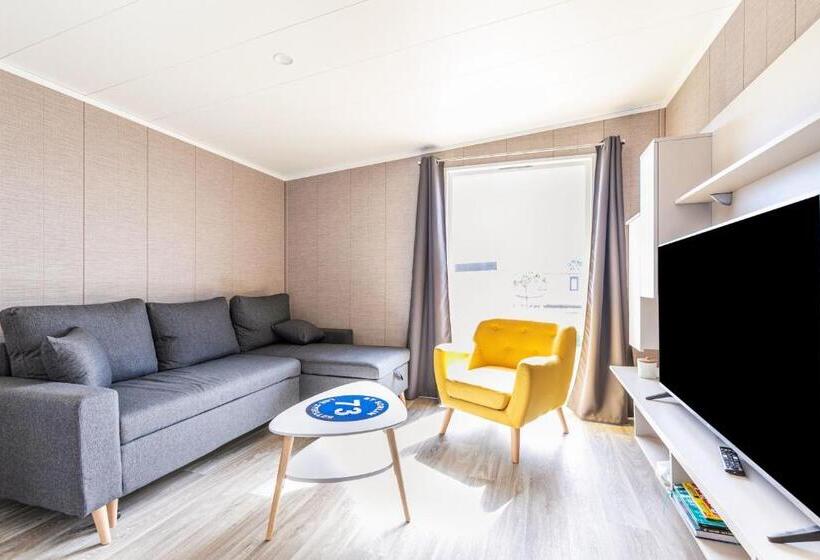 Vacances A 6 Dans Un Domaine Avec Piscine Chauffee