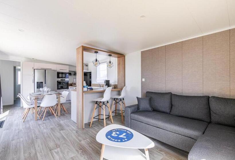 Vacances A 6 Dans Un Domaine Avec Piscine Chauffee