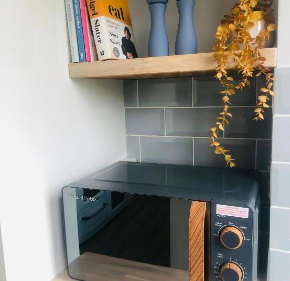 Detached, Peaceful, Spacious With Easy Access And Very Large Garden