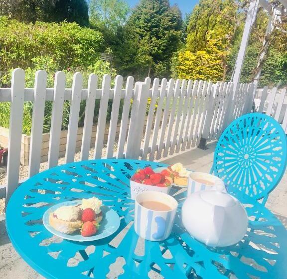 Detached, Peaceful, Spacious With Easy Access And Very Large Garden