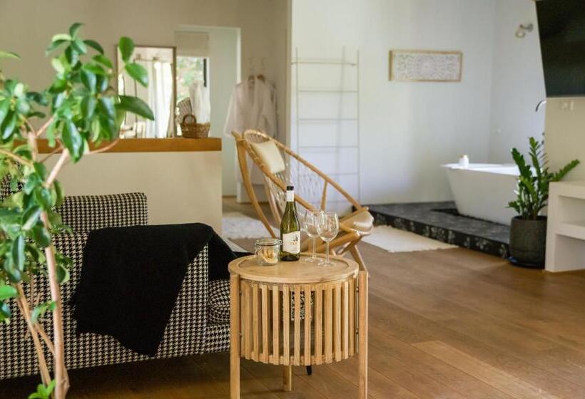 Hanahala Beramot Boutique Suites