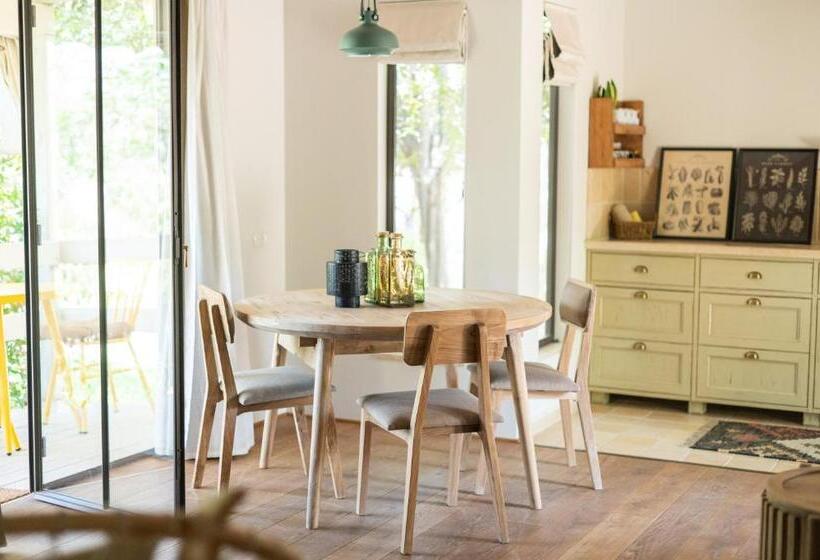 Hanahala Beramot Boutique Suites