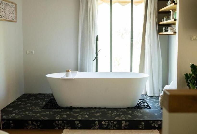 Hanahala Beramot Boutique Suites