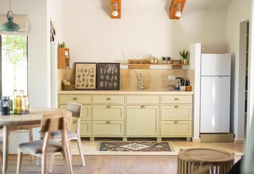 Hanahala Beramot Boutique Suites