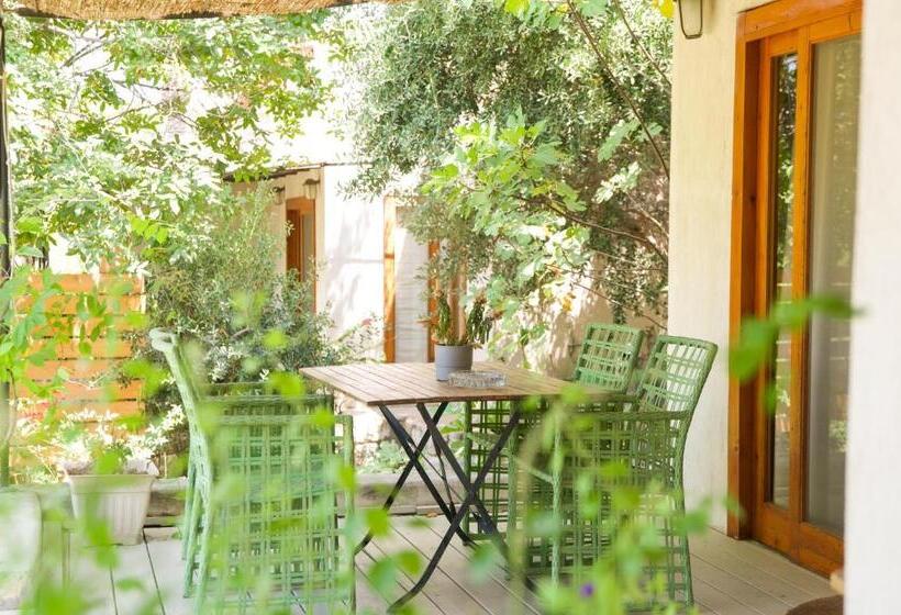 Hanahala Beramot Boutique Suites