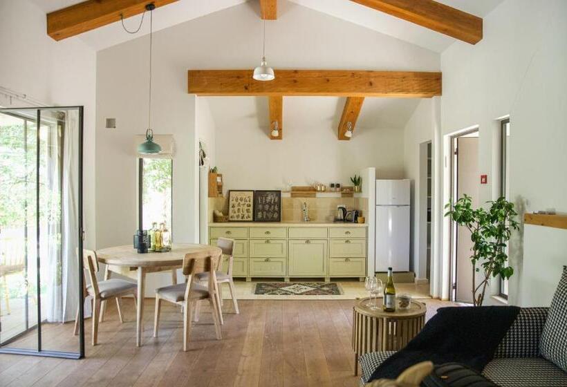 Hanahala Beramot Boutique Suites