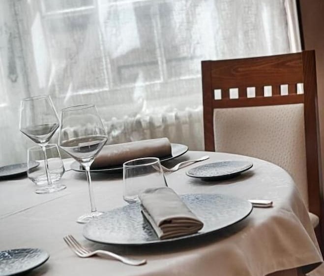 Отель Logis Hôtel De France