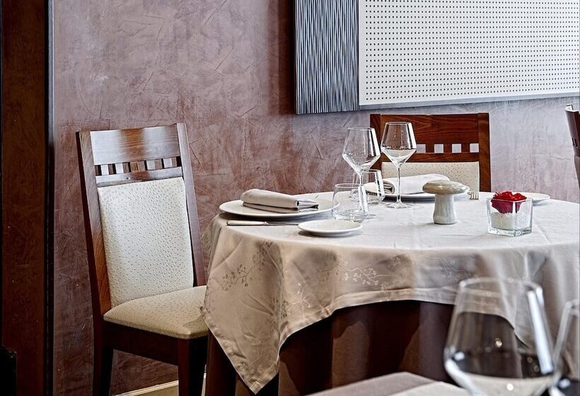 Отель Logis Hôtel De France