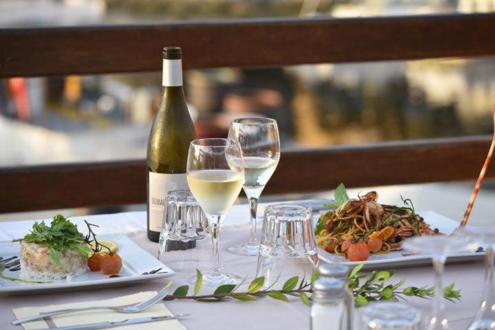 Отель Hôtel De La Jetée