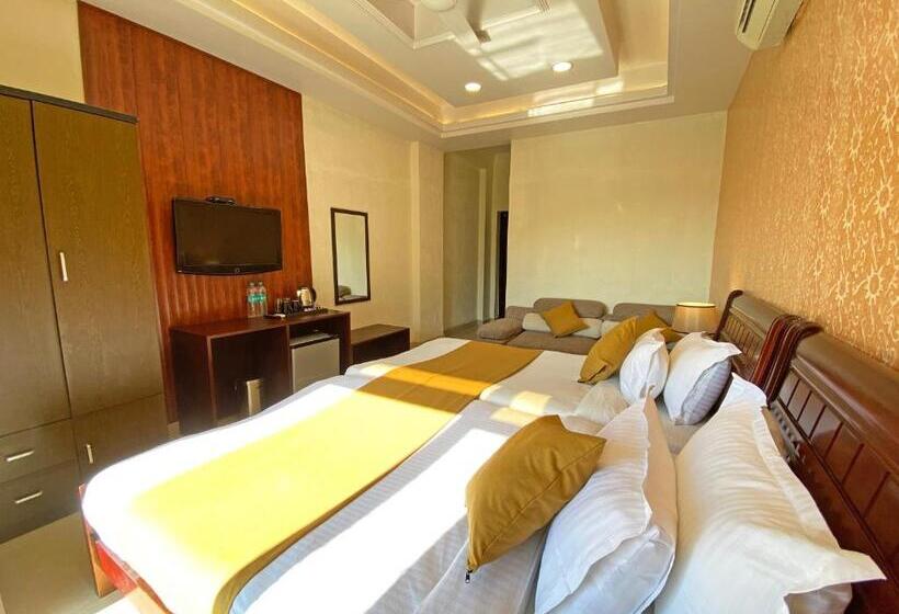 酒店 Nirvana Palace Rishikesh