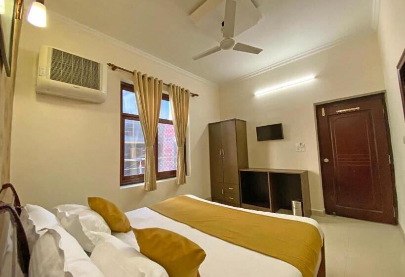 酒店 Nirvana Palace Rishikesh