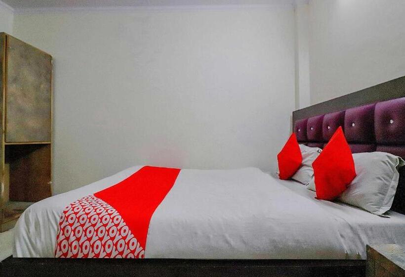 Отель Oyo 81563  M G H