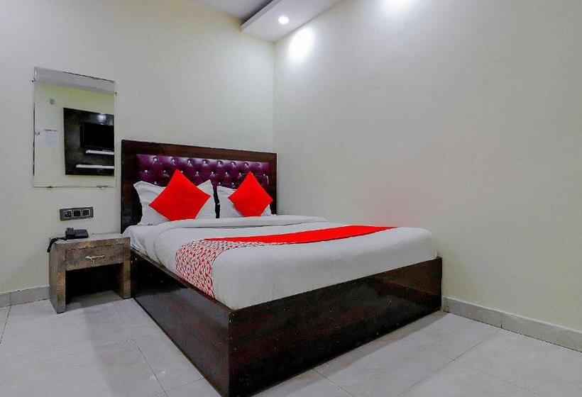 Отель Oyo 81563  M G H