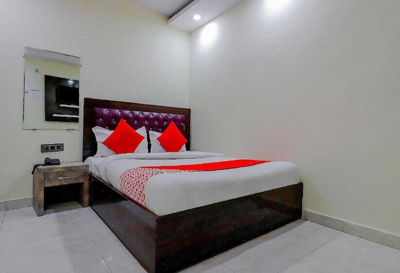 Отель Oyo 81563  M G H