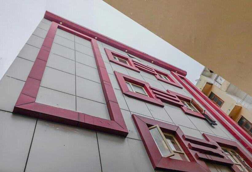 Отель Oyo 81563  M G H