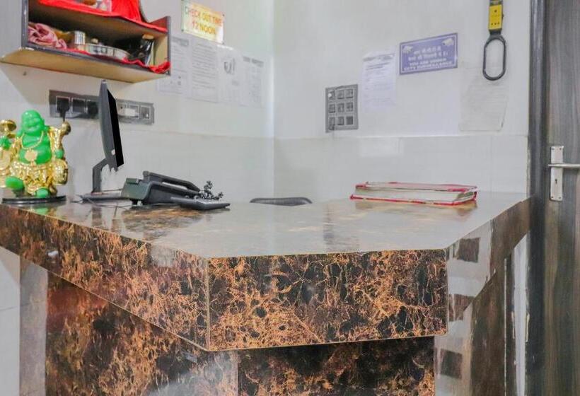 Отель Oyo 81563  M G H