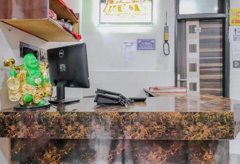 Отель Oyo 81563  M G H