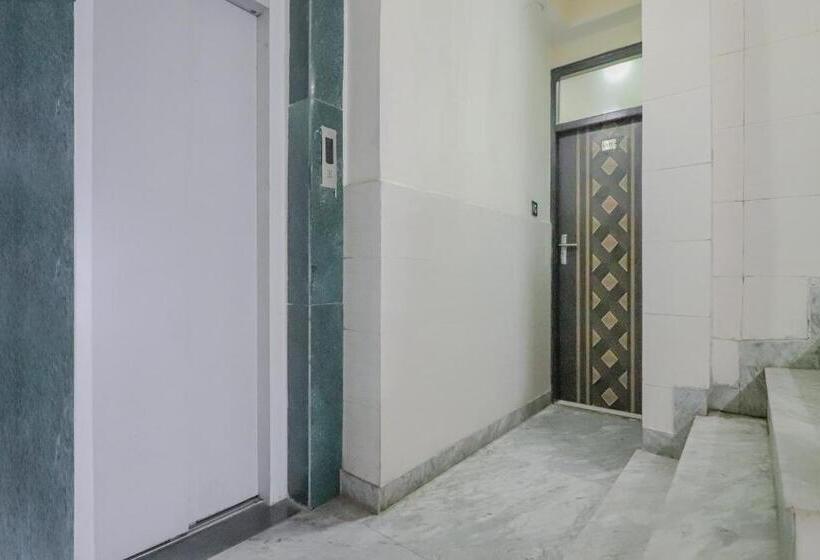 Отель Oyo 81563  M G H