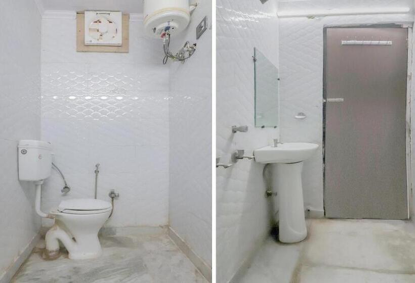 Отель Oyo 81563  M G H