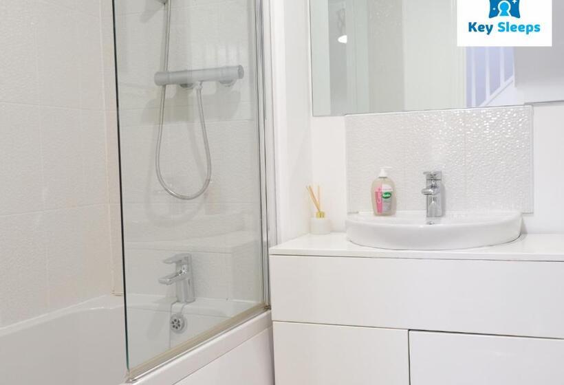 Large House By Keysleeps Short Lets Northampton M1 With Free Parking Contractors Leisure