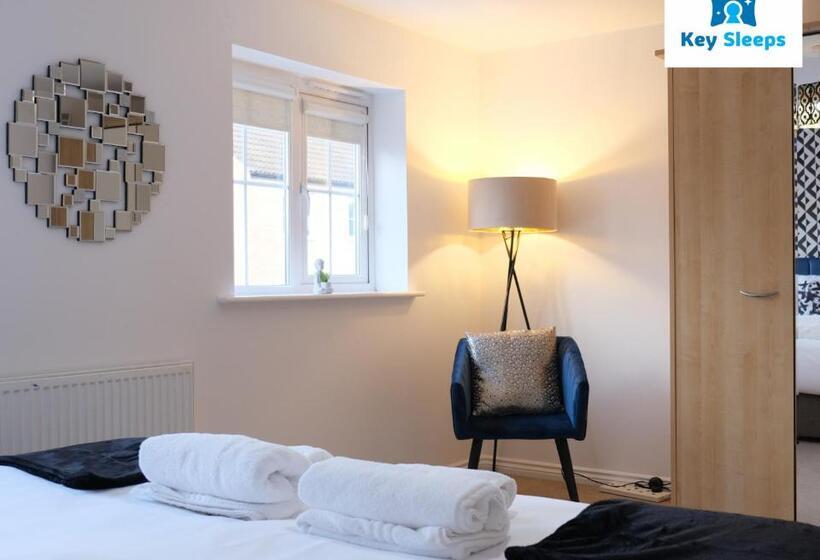 Large House By Keysleeps Short Lets Northampton M1 With Free Parking Contractors Leisure