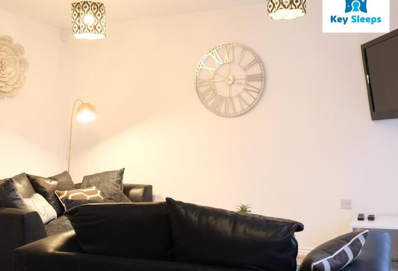 Large House By Keysleeps Short Lets Northampton M1 With Free Parking Contractors Leisure