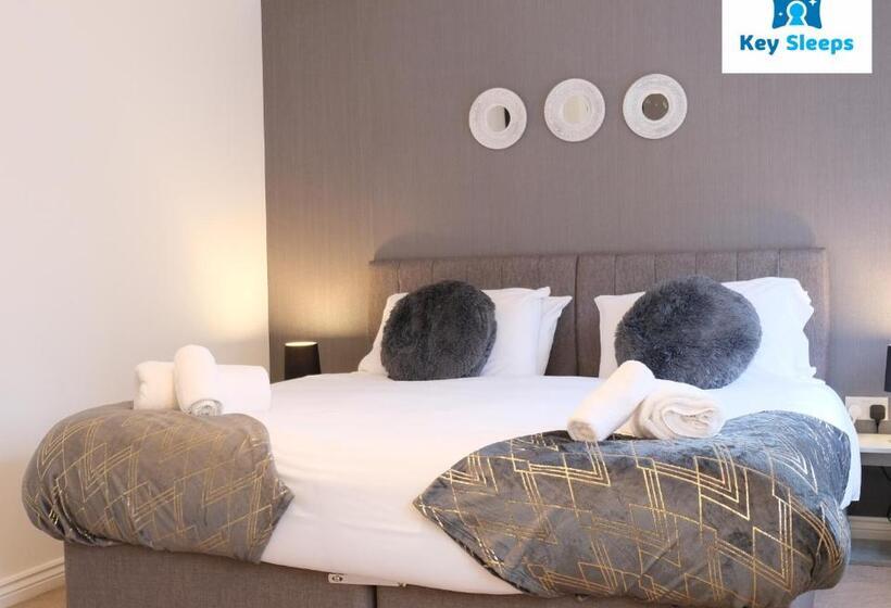 Large House By Keysleeps Short Lets Northampton M1 With Free Parking Contractors Leisure