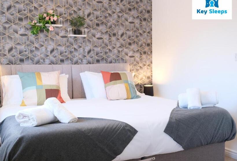 Large House By Keysleeps Short Lets Northampton M1 With Free Parking Contractors Leisure