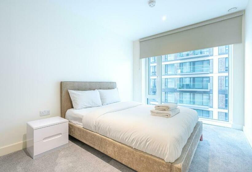 Lovely 2 Bed Condo London