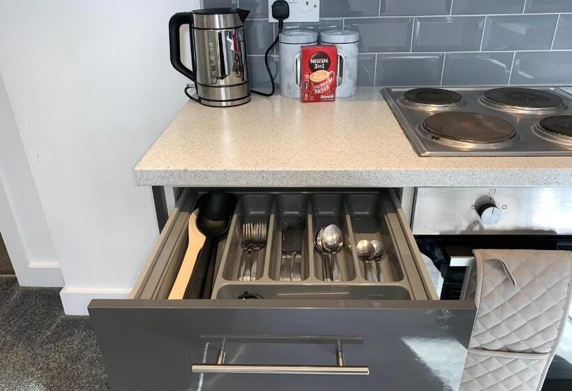 Modern Serviced Apartment   Near City Centre