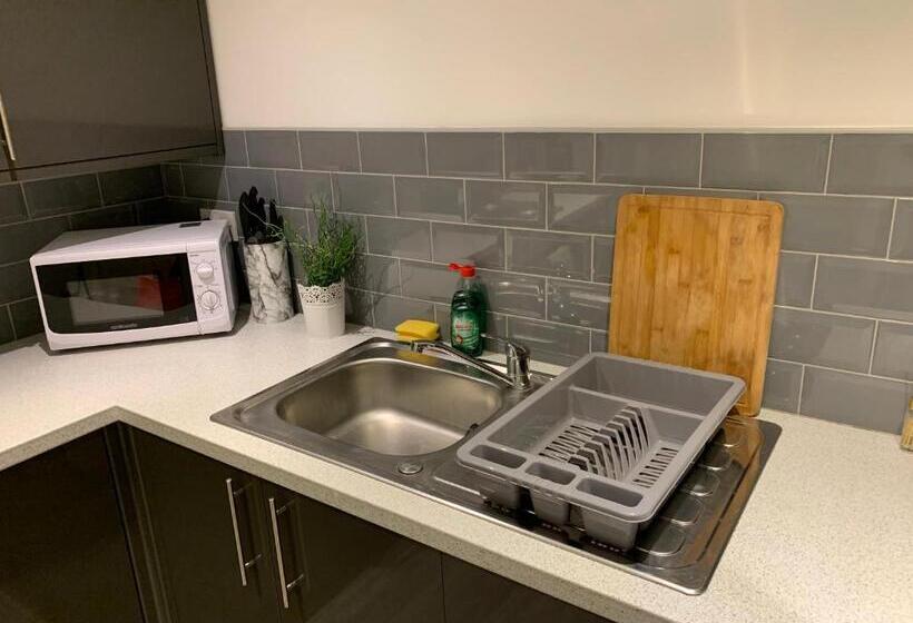 Modern Serviced Apartment   Near City Centre