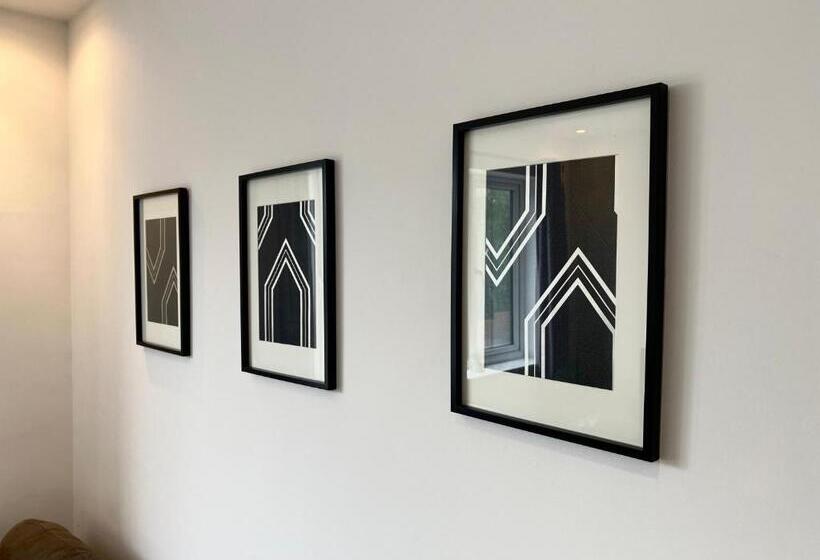 Modern Serviced Apartment   Near City Centre