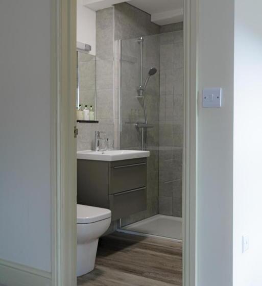 Most Central Luxury Grade 2 Listed Apartment Overlooking Shrewsbury Square   Free Parking