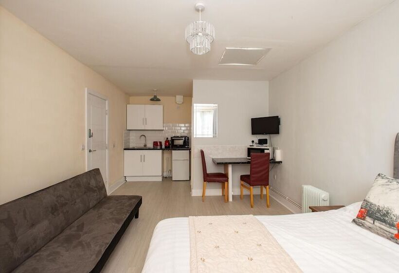 Newly Refurbished Studio, 20 Mins To London Bridge