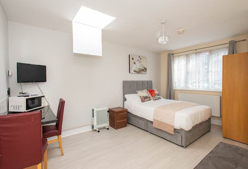Newly Refurbished Studio, 20 Mins To London Bridge