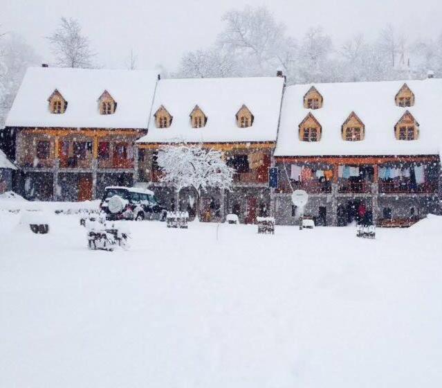 פנסיון Bujtina Harusha