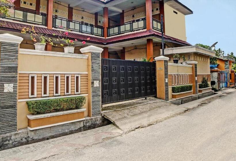 פנסיון Reddoorz Syariah @ Jalan Letda Sujono Tembung