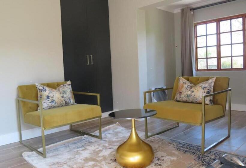 פנסיון Sani Pass Manor Guest House