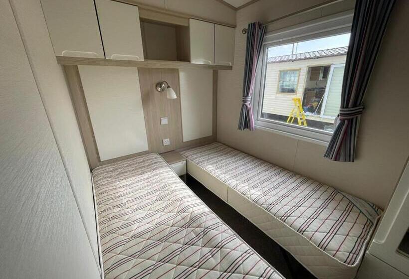 Pg177 Golden Palm Resort 8 Berth Caravan With Decking