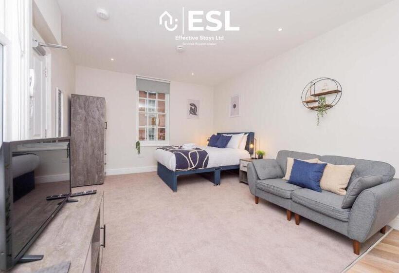 Studio 1, First Floor Town Centre Apartment