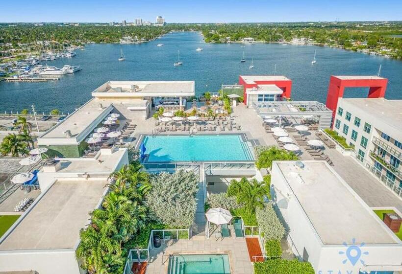 ユースホステル Worth Traveling Rooftop Pool   Hollywood Beach   Gym