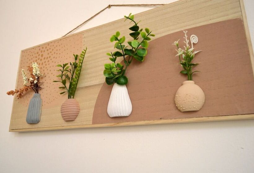 Beautiful Two Bed Apartment With Driveway Parking