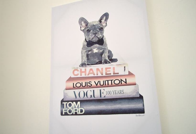 Beautiful Two Bed Apartment With Driveway Parking