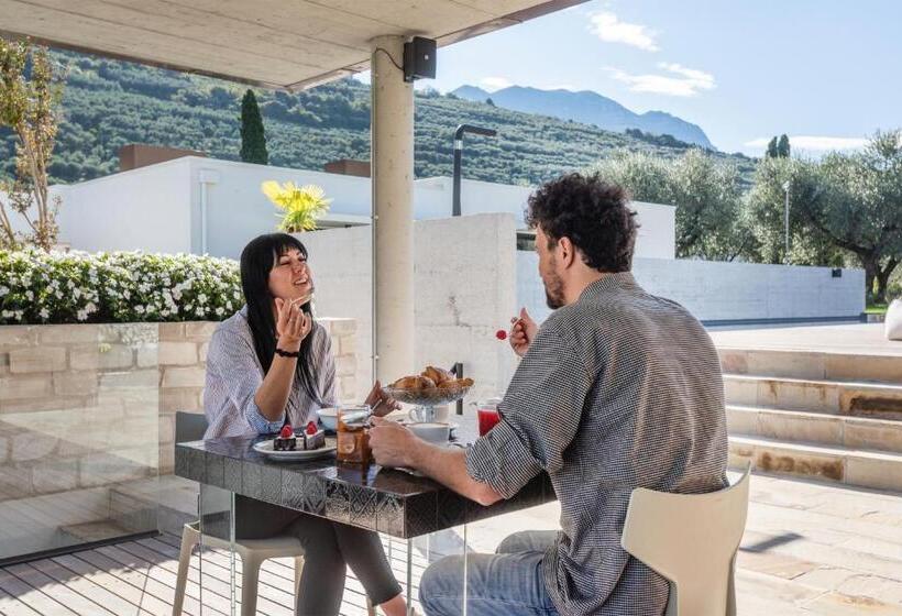 تختخواب و صبحانه Oleeva Garda Living Adults Only