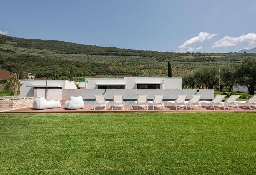 تختخواب و صبحانه Oleeva Garda Living Adults Only