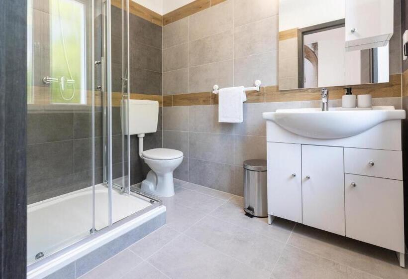 住宿加早餐 Panzió 81