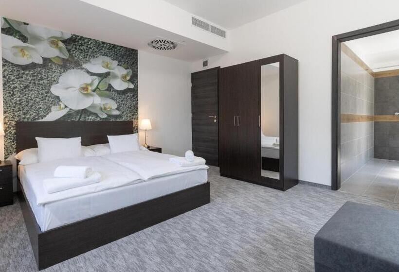 住宿加早餐 Panzió 81