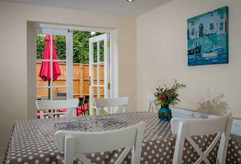 צימר Vicarage Cottage