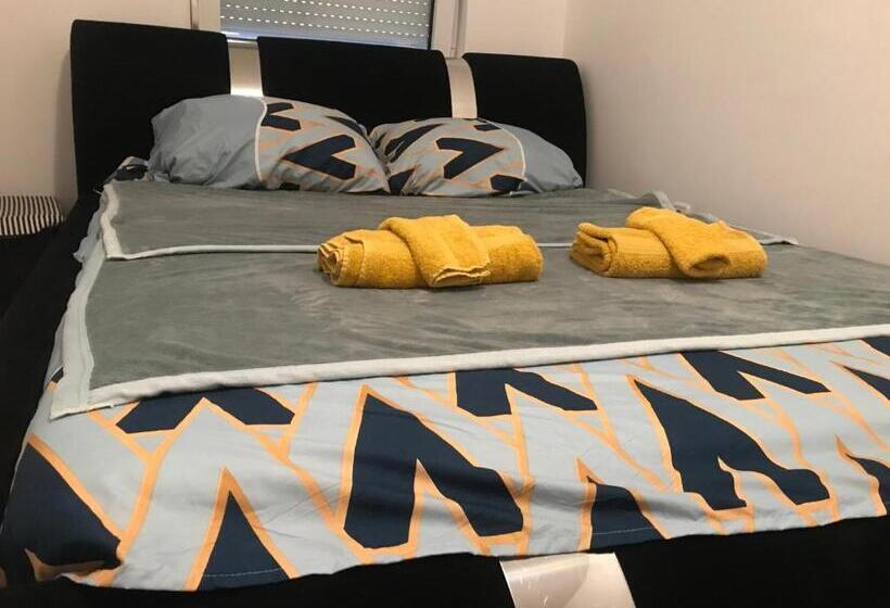 City View & Pool Apartment